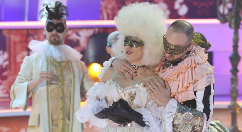 Hatalmas villantás: Lékai-Kiss Ramónáról élő adásban tépték le a ruhát