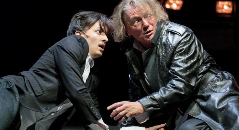 Hamlet – Online a Vígszínház előadása ifj. Vidnyánszky Attila főszereplésével