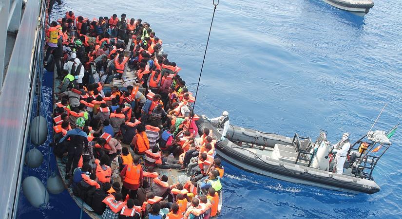 24 órán belül 325 menekültet tartóztattak föl Kréta partjainál