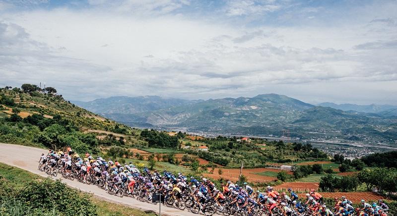 Kerékpár: kecske ,,támadt” a Giro d’Italia versenyzőire Albániában