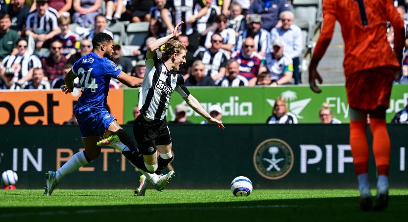 Csodás módon meggyógyult a sérült futballista, amikor látta, gólt szerezhet a csapata