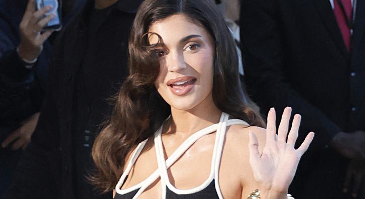 Kylie Jenner tündéri felvételeket mutatott ritkán látott gyermekeiről