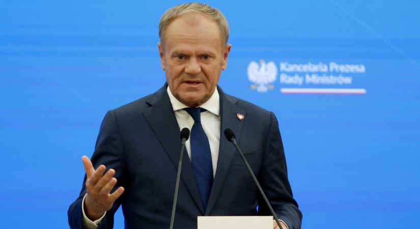 Donald Tusk leszögezte: Az orosz titkosszolgálat áll a varsói pláza felgyújtása mögött