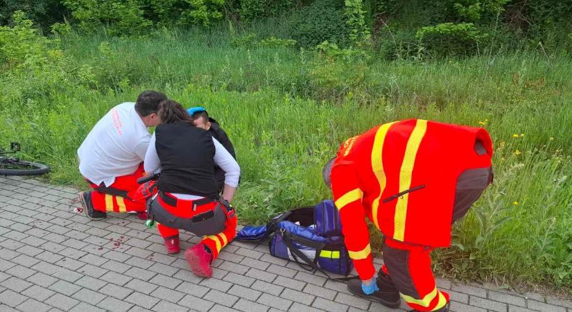 Három diák vetette magát a sínek közé, hogy megmentse az eszméletlen férfit
