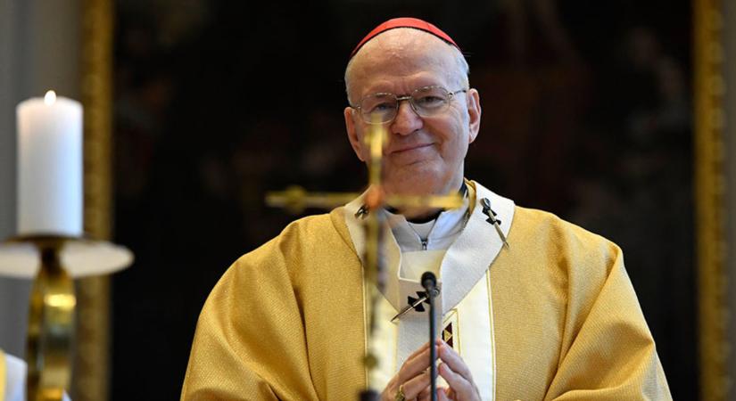 Erdő Péter megáldotta a kecskeméti kórház dolgozóit