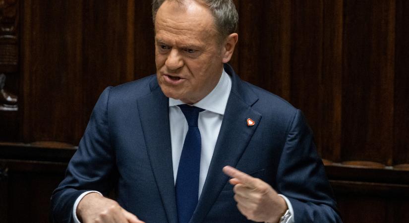 Tusk: Az orosz titkosszolgálat rendelte el a varsói bevásárlóközpont felgyújtását