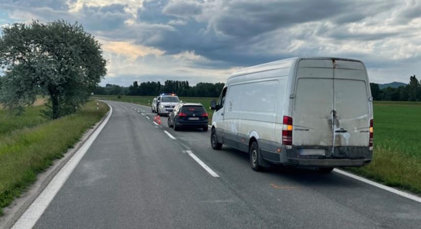 TRAGÉDIA: Furgon gázolt halálra egy gyalogost Muzsla és Karva között
