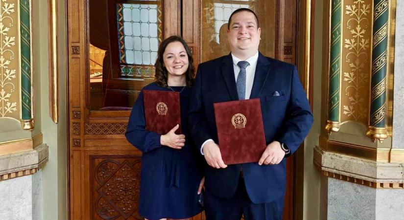 Debreceni mentősök is kaptak elismerést az Országházban