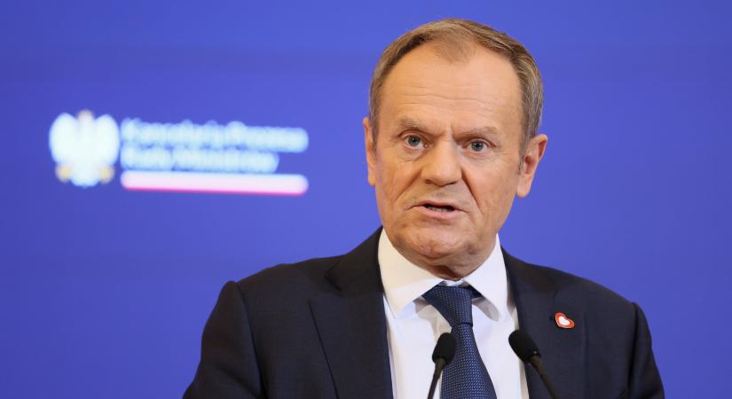 Tusk szerint orosz megrendelésre gyújtották fel tavaly az egyik varsói vásárcsarnokot, ezért bezáratják a krakkói konzulátust
