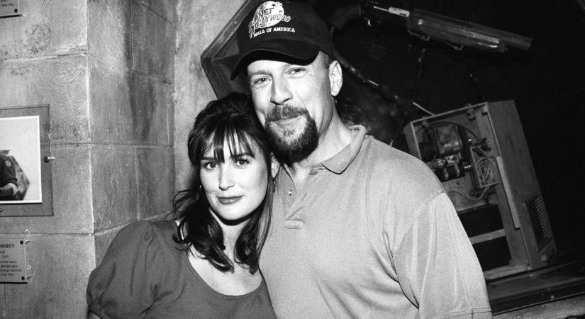 "Bruce itt hagyott minket": Demi Moore könnyeit nyeldesve most közölte a tragikus hírt