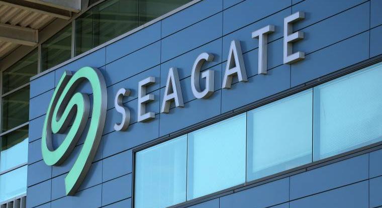 Seagate 100 TB-os merevlemezeket fejleszt 2030-ra, hogy kielégítse az AI adattárolási igényeit