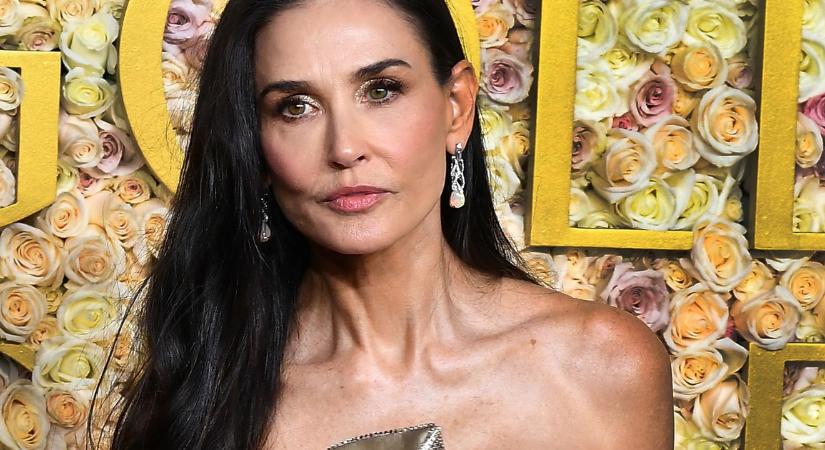 Demi Moore-t 3 lányuk és az unoka öleli. Most jött a hír, kirakta az emlék képeket már...