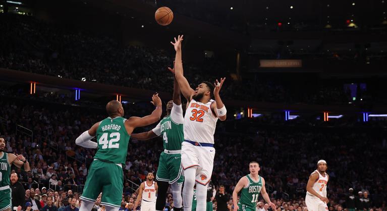 A Knicks szurkolói a pápa áldásában reménykednek, hogy megtörjön az átok