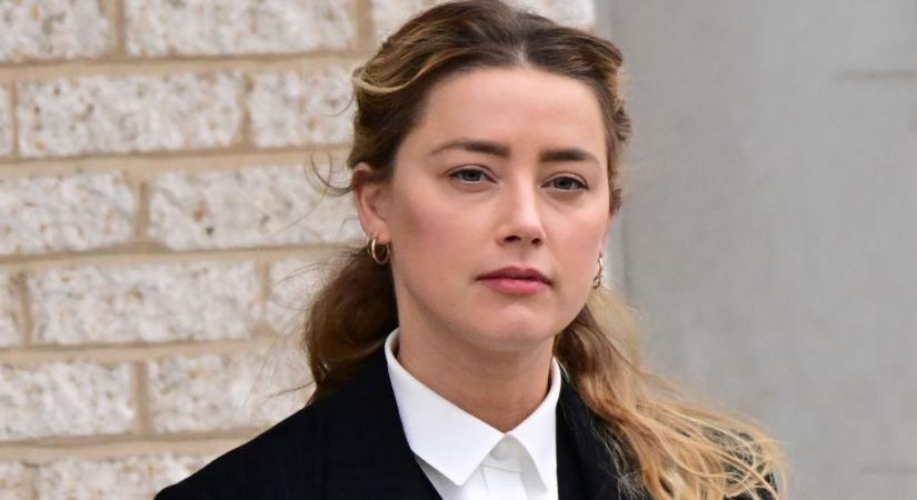 Amber Heard gyönyörű fotóval jelentette be, hogy a legnagyobb titokban ikrei születtek