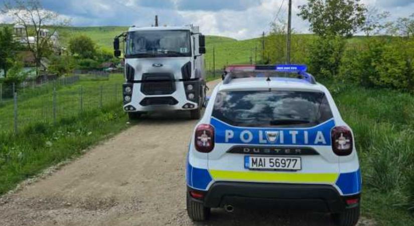 Leestek egy szekérről, majd elgázolta őket egy teherautó – egy gyermek és egy nő meghalt