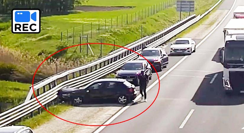 Mintha csak kikapcsolt volna a sofőr – furcsa balesetet rögzített az M86-os autóút kamerája