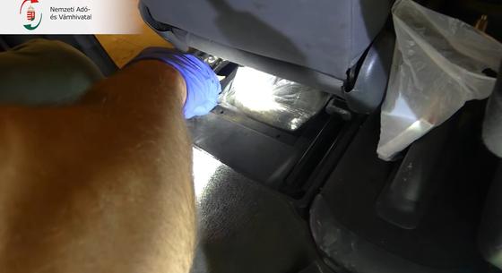 A frissen ragasztott kárpit árulta el a kokaint csempésző szerb sofőrt Röszkén