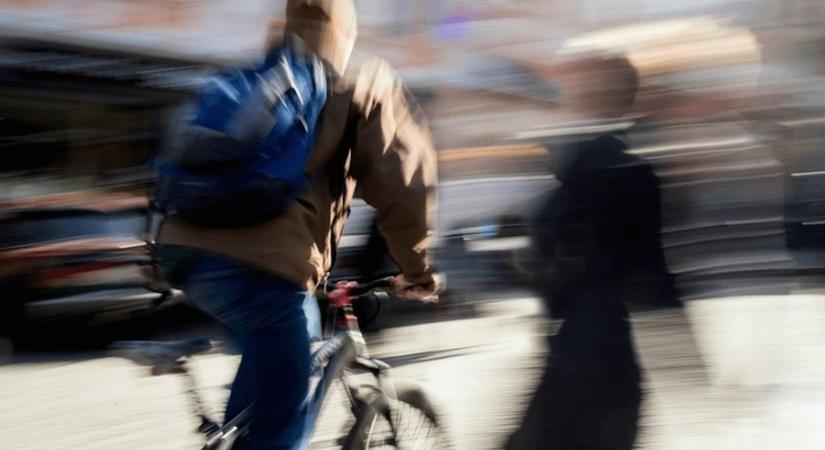 Cserbenhagyás miatt keresnek egy pécsi bringást