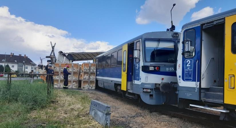 Nagy a baj - kisiklott egy vonat Tiszavasváriban, sérültek is vannak