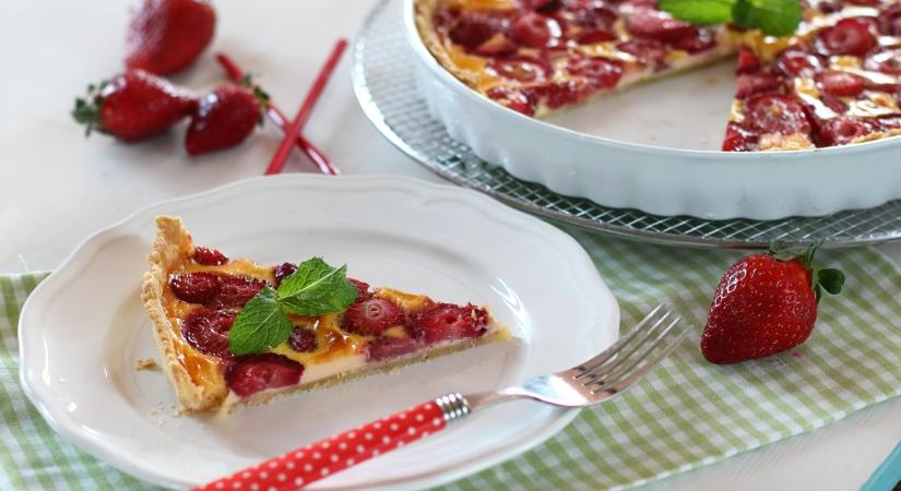 Eperszezon alatt kötelező: vaníliakrémes epertorta recept
