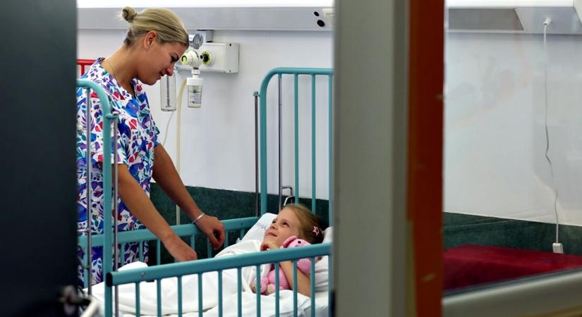 Mit keres egy cukrász a gyerekintenzíven? – Döbbenetes, mit vitt be a Heim Pál kórházba!