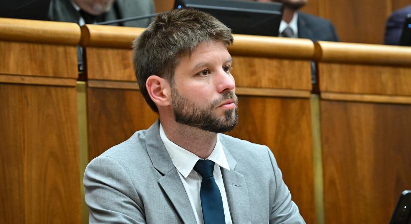 PS: 30 év diplomáciai kapcsolatait rombolja le a kormány