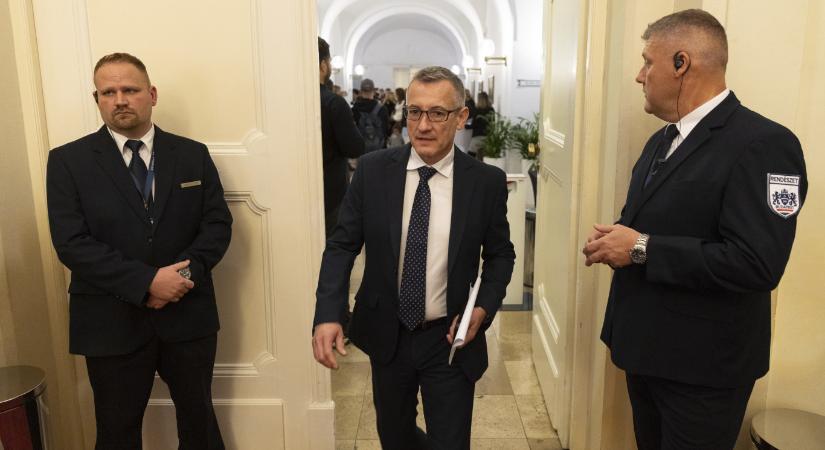 A DK szerint „mennie kell” Bolla Tibornak a BKV éléről