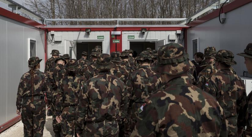 Magyar honvédségi laktanyákban razziázott az ügyészség, iratokat foglalhattak le