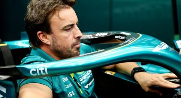 „Fernando a mi hibánkból távozott” – Renault-vezér
