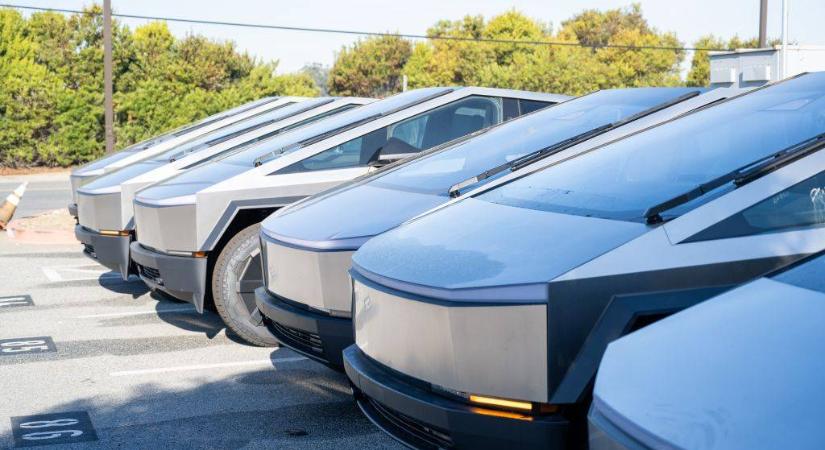 140 milliárd (!) értékben dekkolnak Cybertruckok a Teslánál (nem veszik őket)