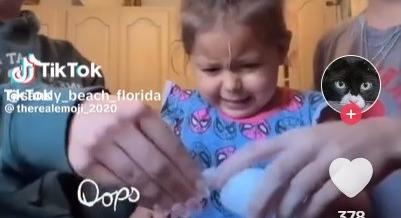 740 ezer forintba került egy tojás – Pontosabban, hogy feltörte a lánya fején egy TikTok videóban