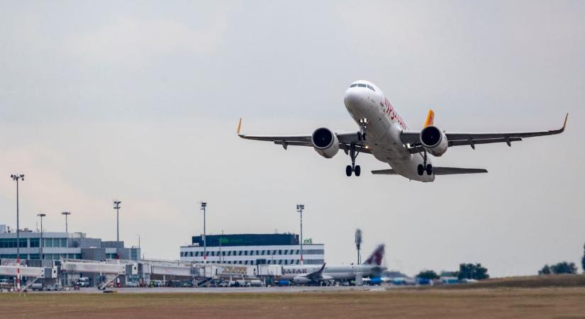 Ferihegyi repülőtér: teljesen megváltozott a parkolási rend, már nem lehet úgy ingyenesen várakozni, ahogy eddig – a Budapest Airport elmagyarázta, miért hozta meg a döntést