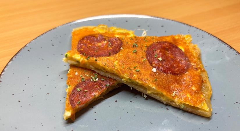 Kolléganőnk fordított tortilla pizzája amilyen gyorsan elkészült, olyan hamar el is fogyott, annyira finom volt