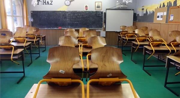 Még mindig tart a nyomozás a szexuális zaklatással gyanúsított volt komáromi iskolaigazgató ellen