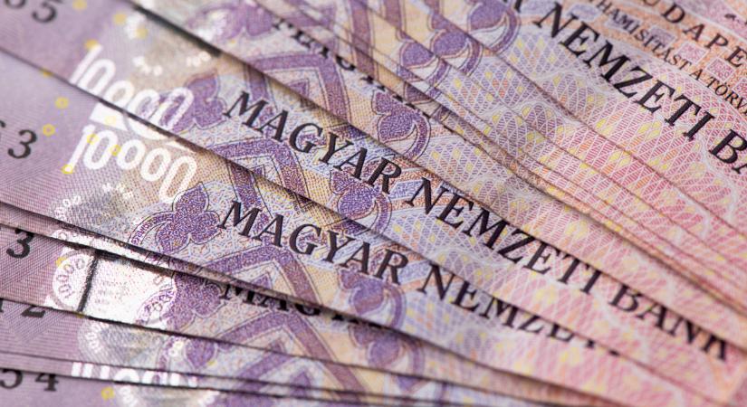 Lassan ébredt ma fel a forint: pici gyengüléssel megy neki a keddnek