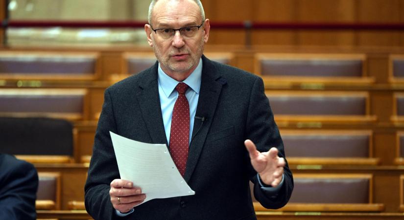 Zsigó Róbert: 30 kategóriában ezer háztartási termékre lesz érvényes az árréscsökkentés