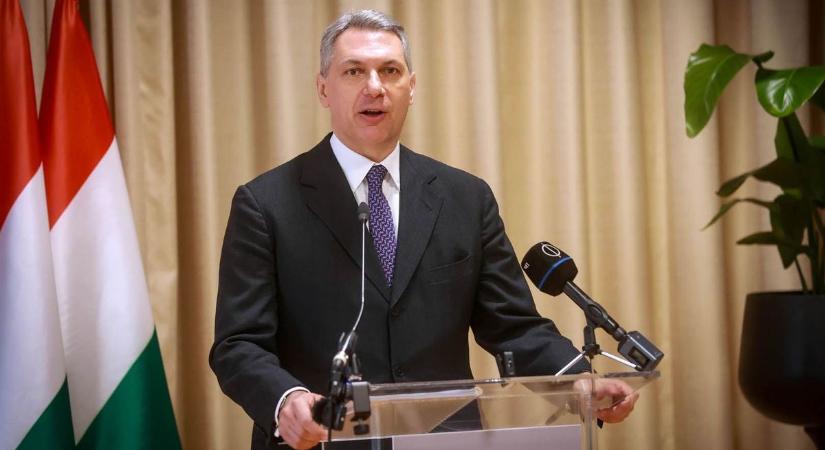 Lázár János személyesen válaszol kérdéseikre Dombóváron