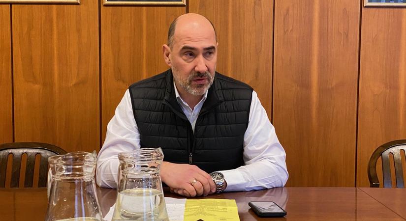Illés Károly nem veszi fel Hende Csaba parlamenti mandátumát