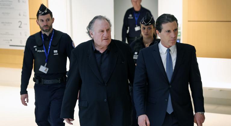 Bűnösnek találta a bíróság a szexuális zaklatással vádolt Gérard Depardieu-t