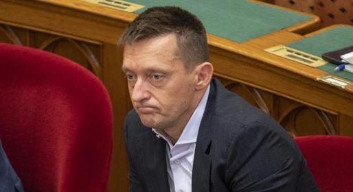 A kormány ugyanazt a trükköt dobta be Rogánék cégének EU-s pénzeinél mint az Elios-ügyben, és a végén mi fizettünk
