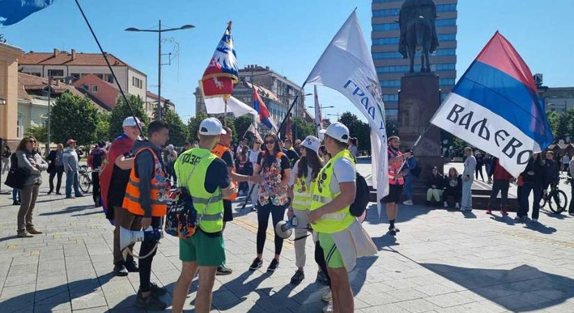 Elindultak Nagybecskerekről Szabadkára az egyetemisták – gyalog
