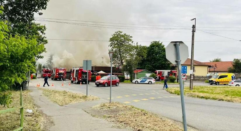 Hatalmas tűz van Szolnokon, egy idősotthont ki kellett üríteni
