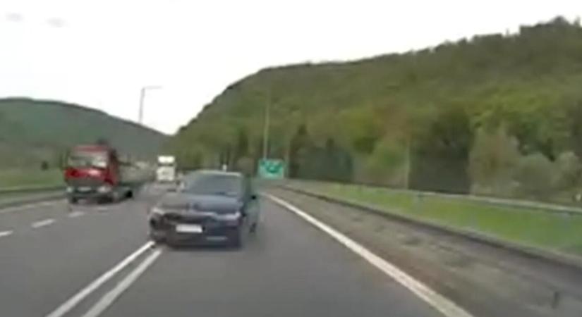 VIDEÓ: A forgalommal szemben hajtott a szlovákiai sofőr – hajszálon múlt a tragédia