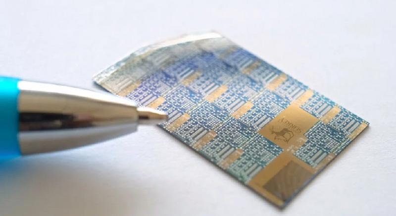 Jönnek az olcsóbb és takarékosabb, közben sokkal fényesebb kijelzők