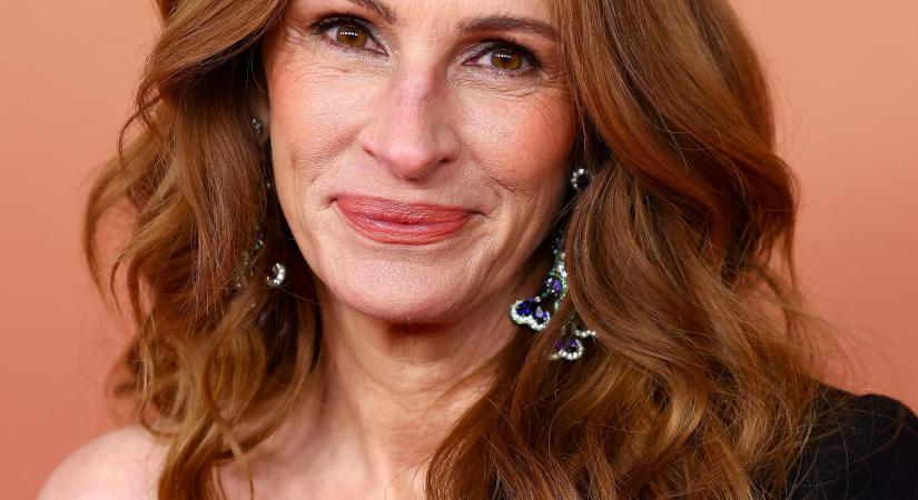 Ők Julia Roberts ritkán látott felnőtt gyerekei – Az 57 éves színésznő szívmelengető fotón pózol velük