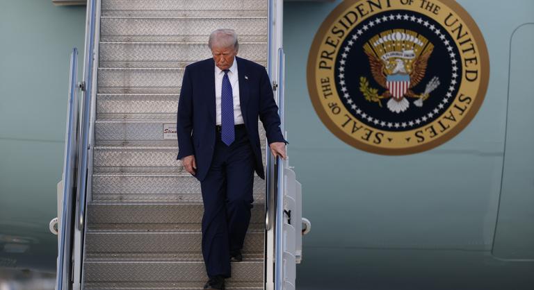 A világ sorsa most dől el, és Trump csak nézi – újabb jóslat a stratégától, aki a háborút is előre látta