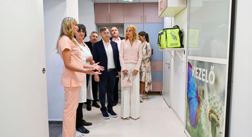 Átadták a Heim Pál gyermekkórház felújított intenzív osztályát