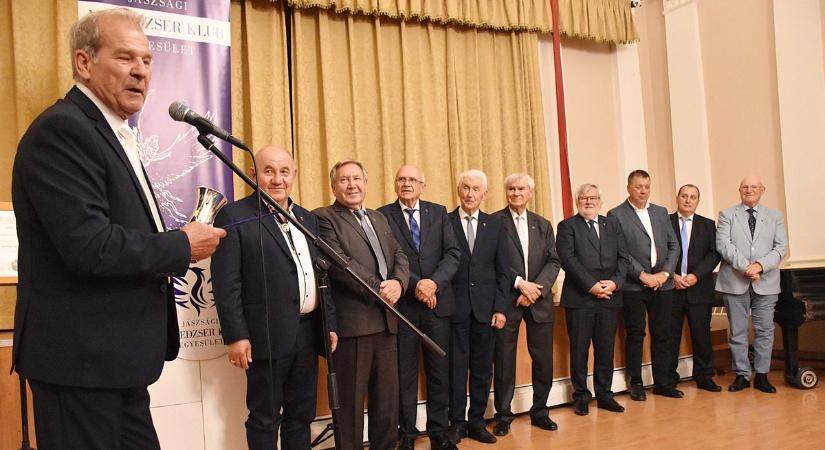 Ízletes vacsora után jött el a megható pillanat, amikor kihirdették a jászsági menedzserek idei díjazottjait