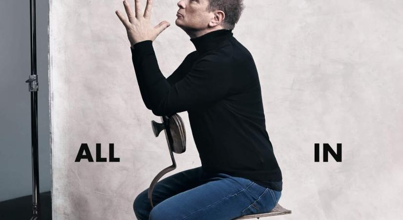 GESZTI PÉTER AZ ELLE MAGAZIN ELSŐ FÉRFI MELLÉKLETÉNEK CÍMLAPJÁN