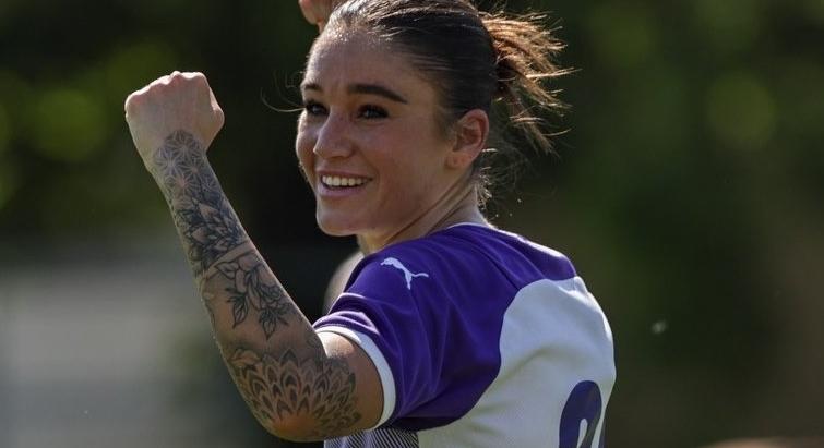 Foci mellett tetoválással keresi a kenyerét Dencz Orsi, az Újpest focistalánya